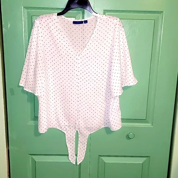APT 9 Top - Cute Tie Front - Like New - Flutter Sleeves  (Size L) - Picture 2 of 8